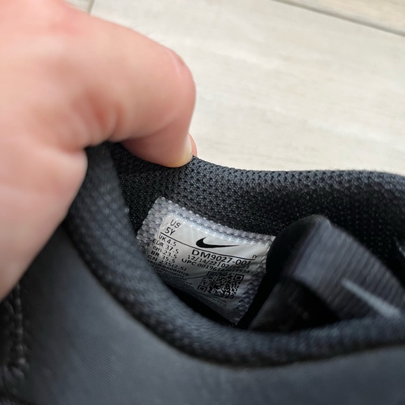 Hardly worn - Picture 2 of 4